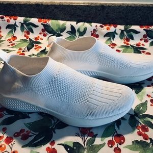 Tommy Bahamas White slip on sneakers